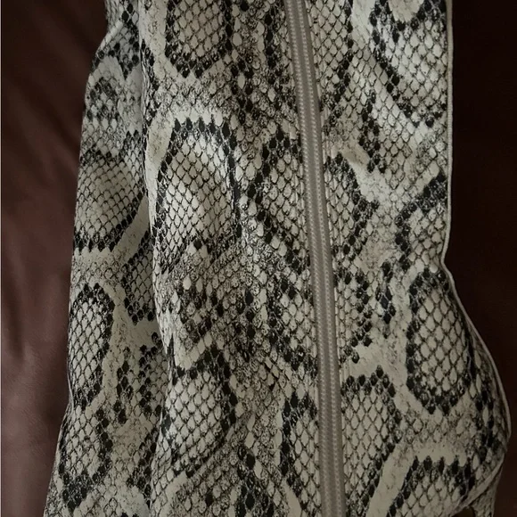 GORGEOUS BEBE Over the Knee Boots High Heels 7M Faux Leather Snake Pattern NIB - Picture 7 of 10